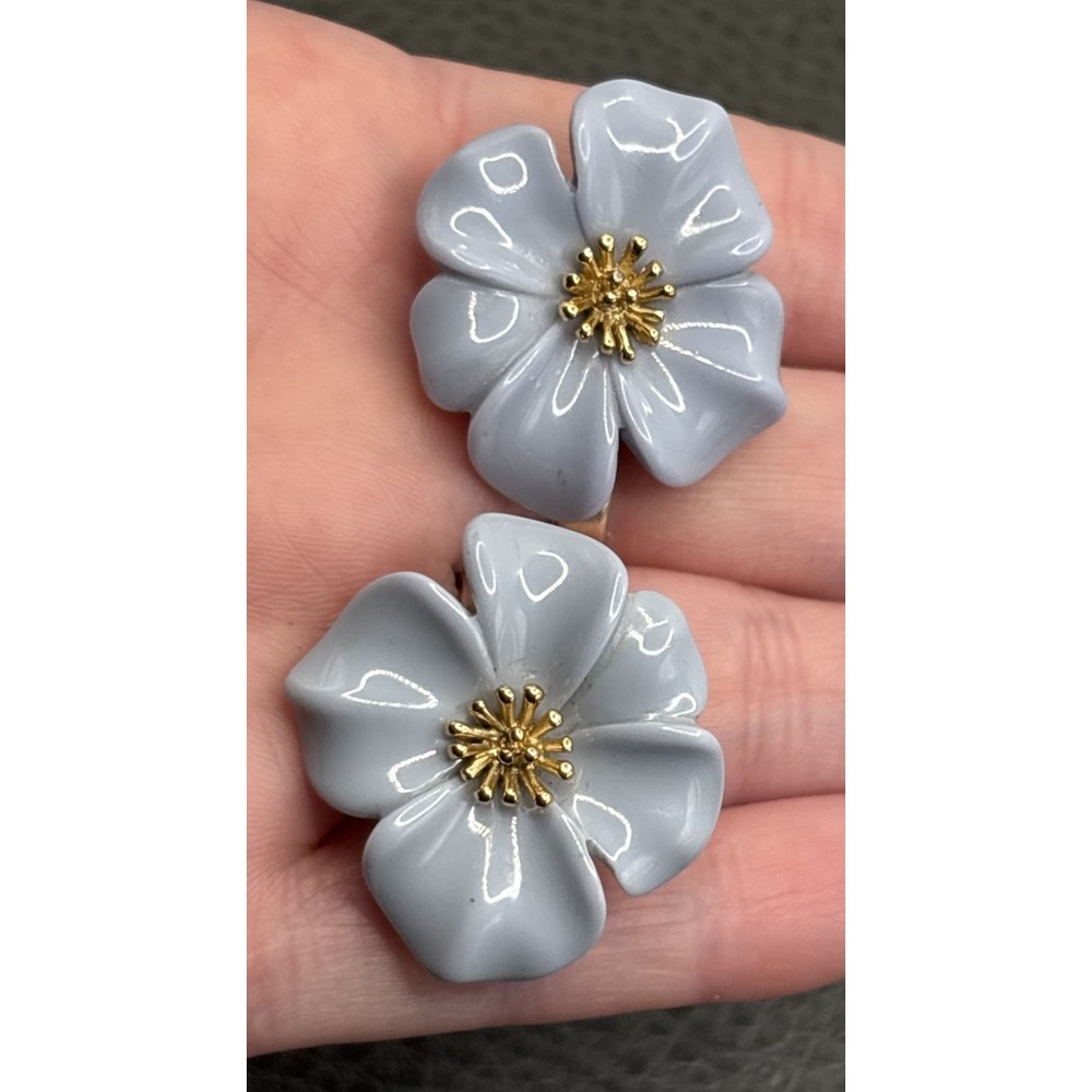 Vintage Trifari Blue Molded Glass Flower Clip-On Earrings Gold Tone- Beautiful!!